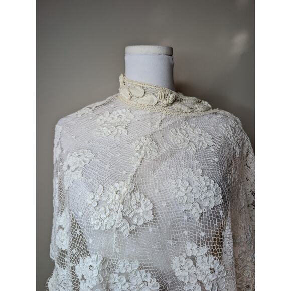 Floral Shawl Lace Wrap - Picture 6 of 7